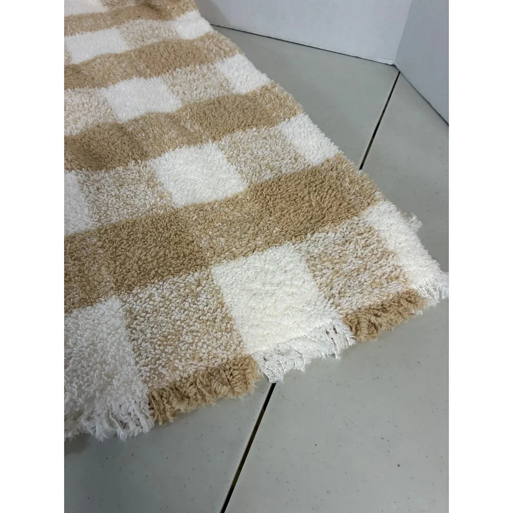 Room Essentials Tan White Checkered Plush Throw Blanket Fringed‎